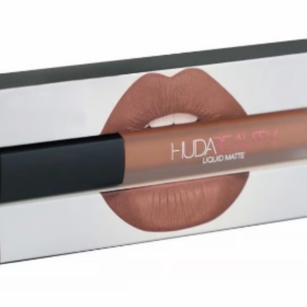 HUDA BEAUTY | Liquid Matte Lipstick | Girlfriend